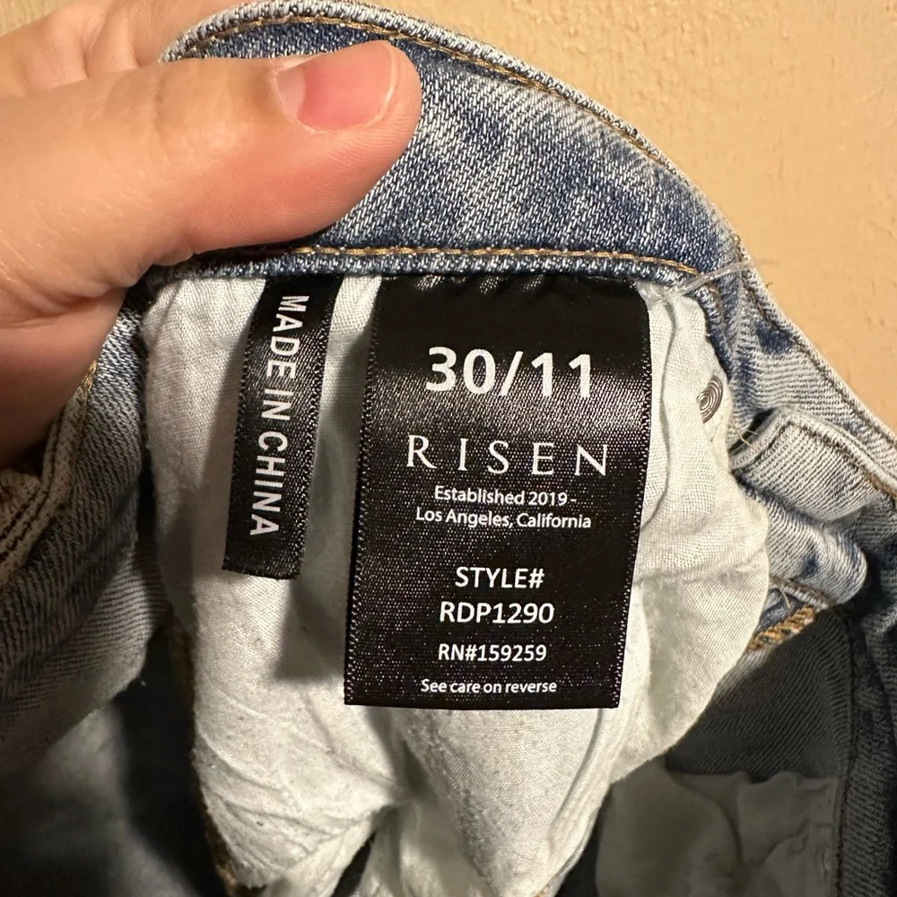 Risen Distressed Jeans Size 30‎